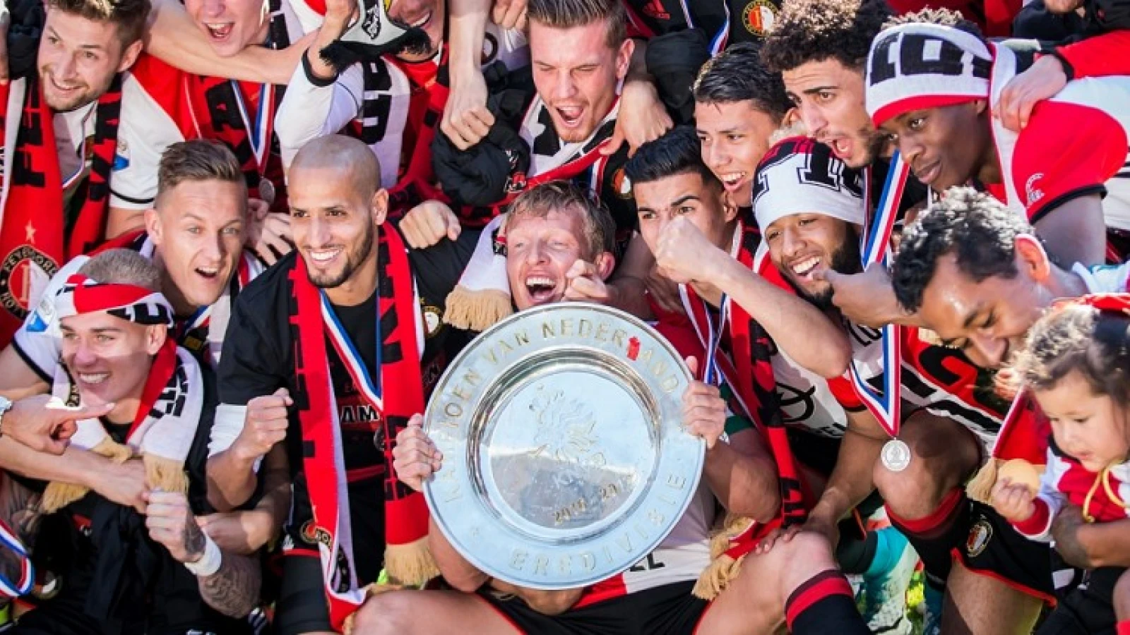 VIDEO | Feyenoord-drietal doen kampioensfeest dunnetjes over