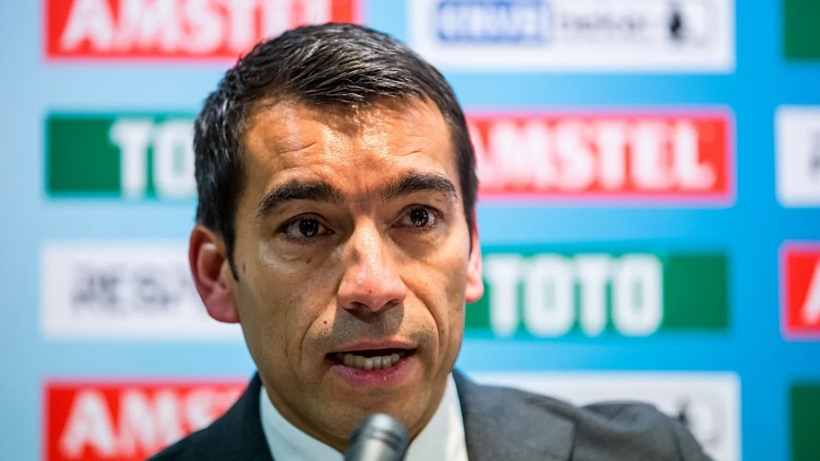 Van Bronckhorst over aanvaller: 'Hij doet er alles aan, maar kan nog wel fitter worden'