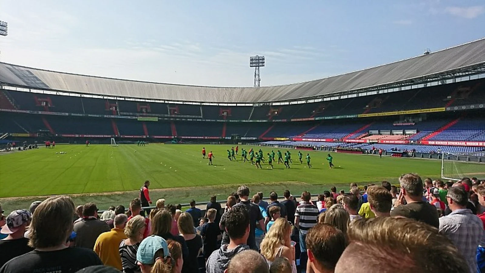 Feyenoord mist veel spelers tijdens eerste openbare training