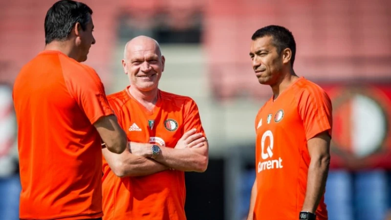 Van Bronckhorst: 'We willen enkele verdedigers halen en Steven Berghuis contracteren'