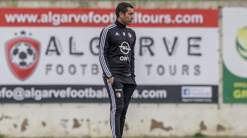 Van Bronckhorst reageert op het opstootje tijdens training