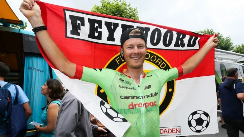 Tour de France-renner showt Feyenoord vlag