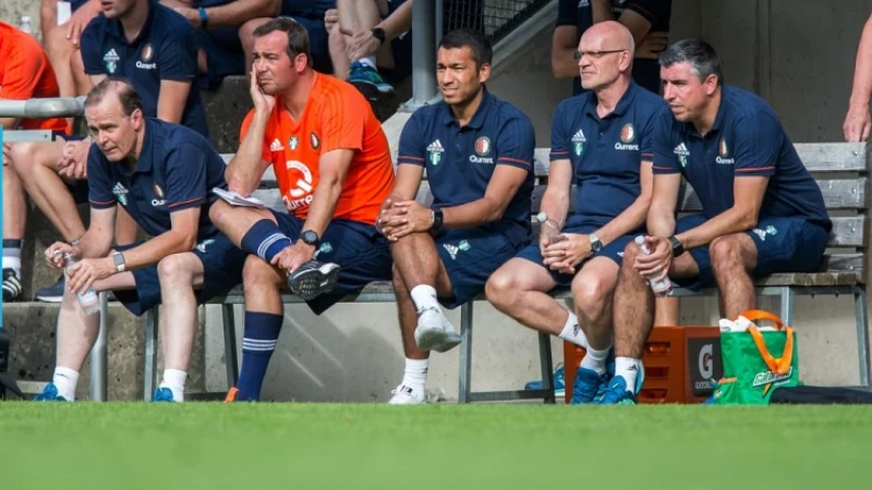 Van Bronckhorst over lastige beslissing: 'Dat gaan we deze week bespreken'