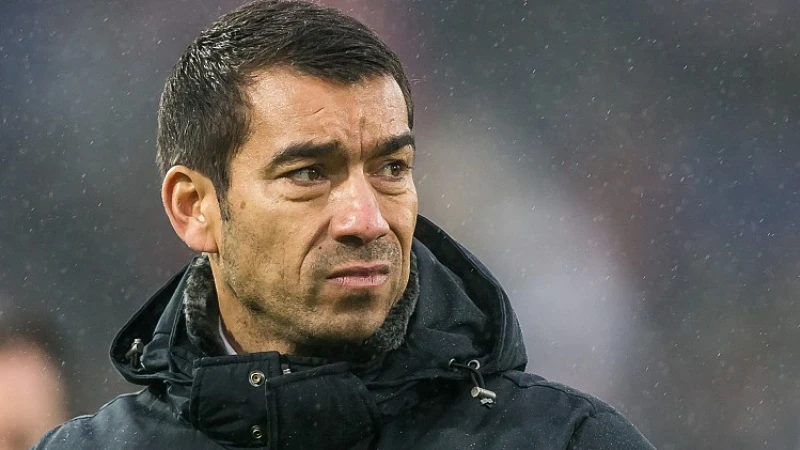 Van Bronckhorst kiest voor veel wijzigingen tegen Ajax