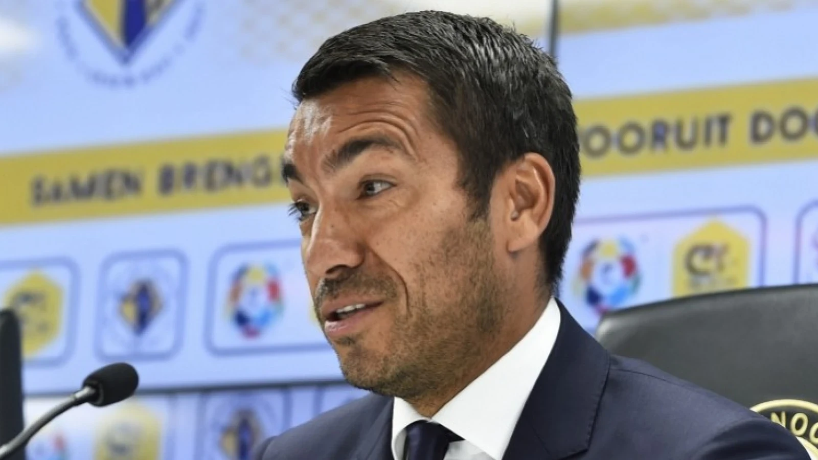 Van Bronckhorst betreurt boycot Vitesse fans