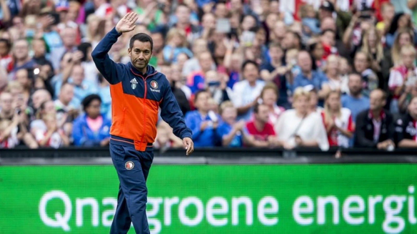 Van Bronckhorst: 'Ik heb er vertrouwen in dat we weer kampioen kunnen worden'