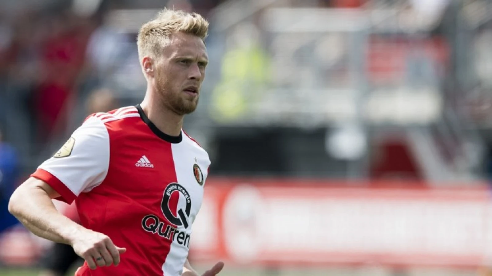 Jørgensen verlaat geblesseerd het veld