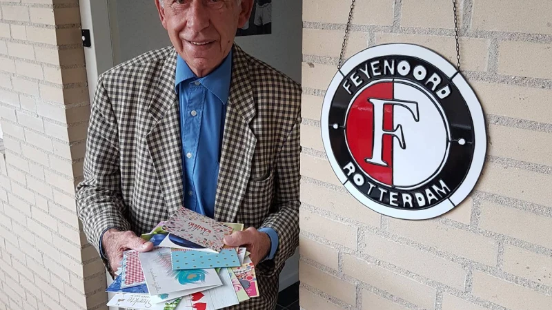 Cor van der Gijp bedankt de Feyenoordsupporters: 'Onwijs veel dank Feyenoord familie'