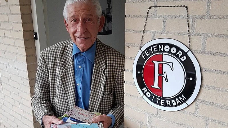 Cor van der Gijp bedankt de Feyenoordsupporters: 'Onwijs veel dank Feyenoord familie'