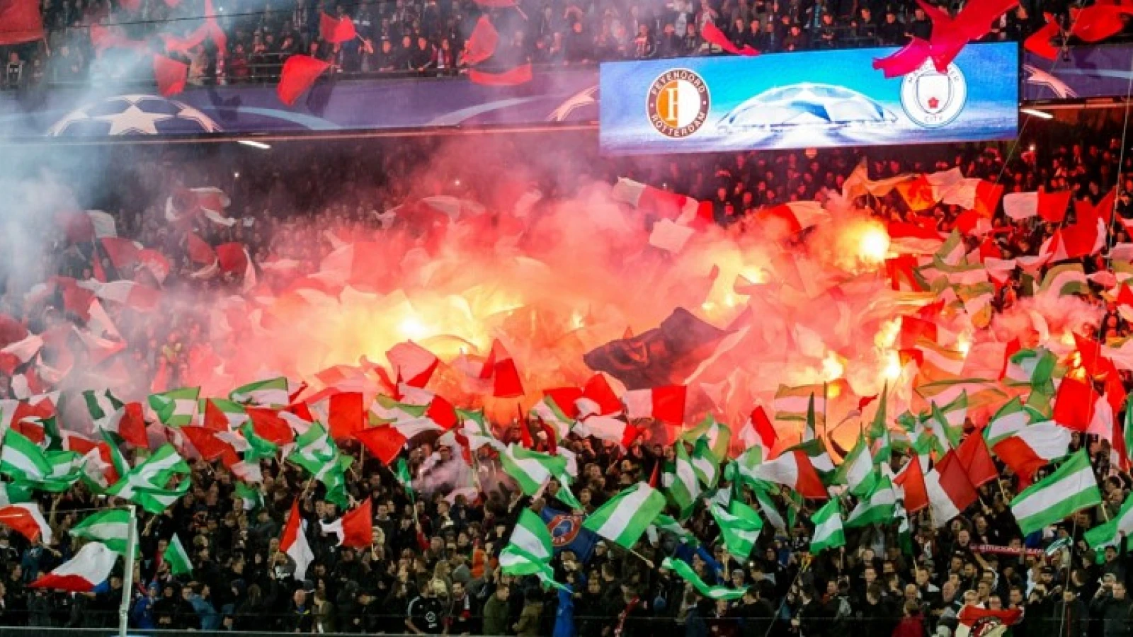 Feyenoordsupporters krijgen complimenten van Napolitaanse politie