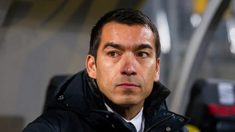 Van Bronckhorst reageert: 'Triest dat hij dit mee moet maken'