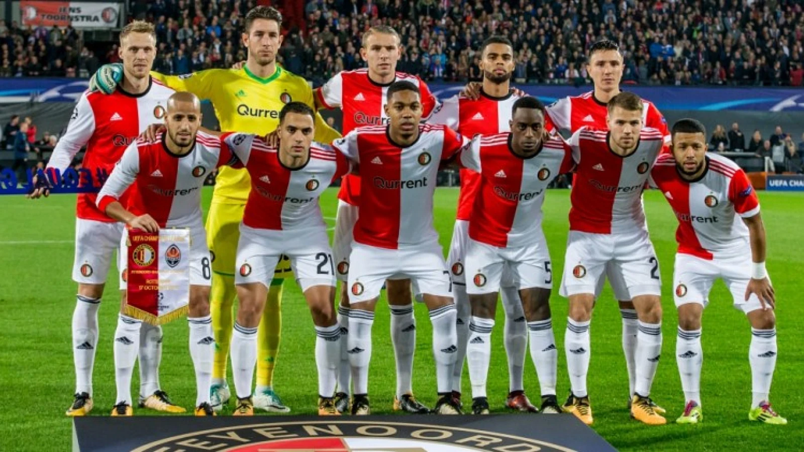 Feyenoord overhandigt tassen kleding voor Oekraïense jeugd