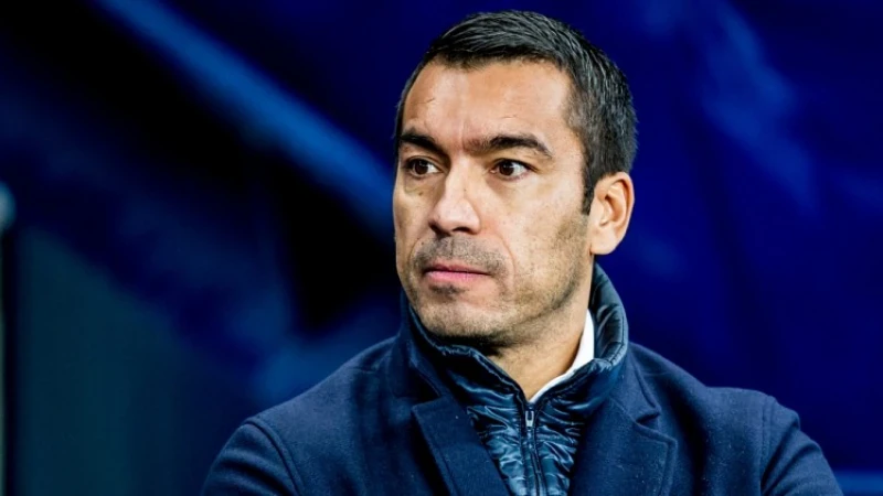 Van Bronckhorst gevleid door mooie woorden: 'Maar ik richt mij nu op Feyenoord'