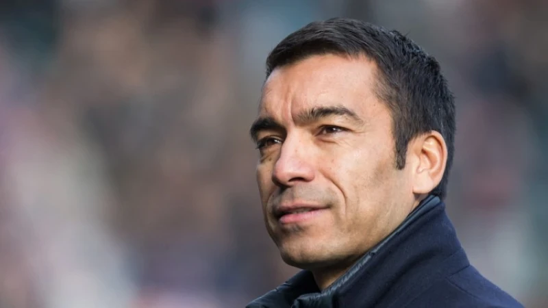 Van Bronckhorst laat zich uit over positie Jones