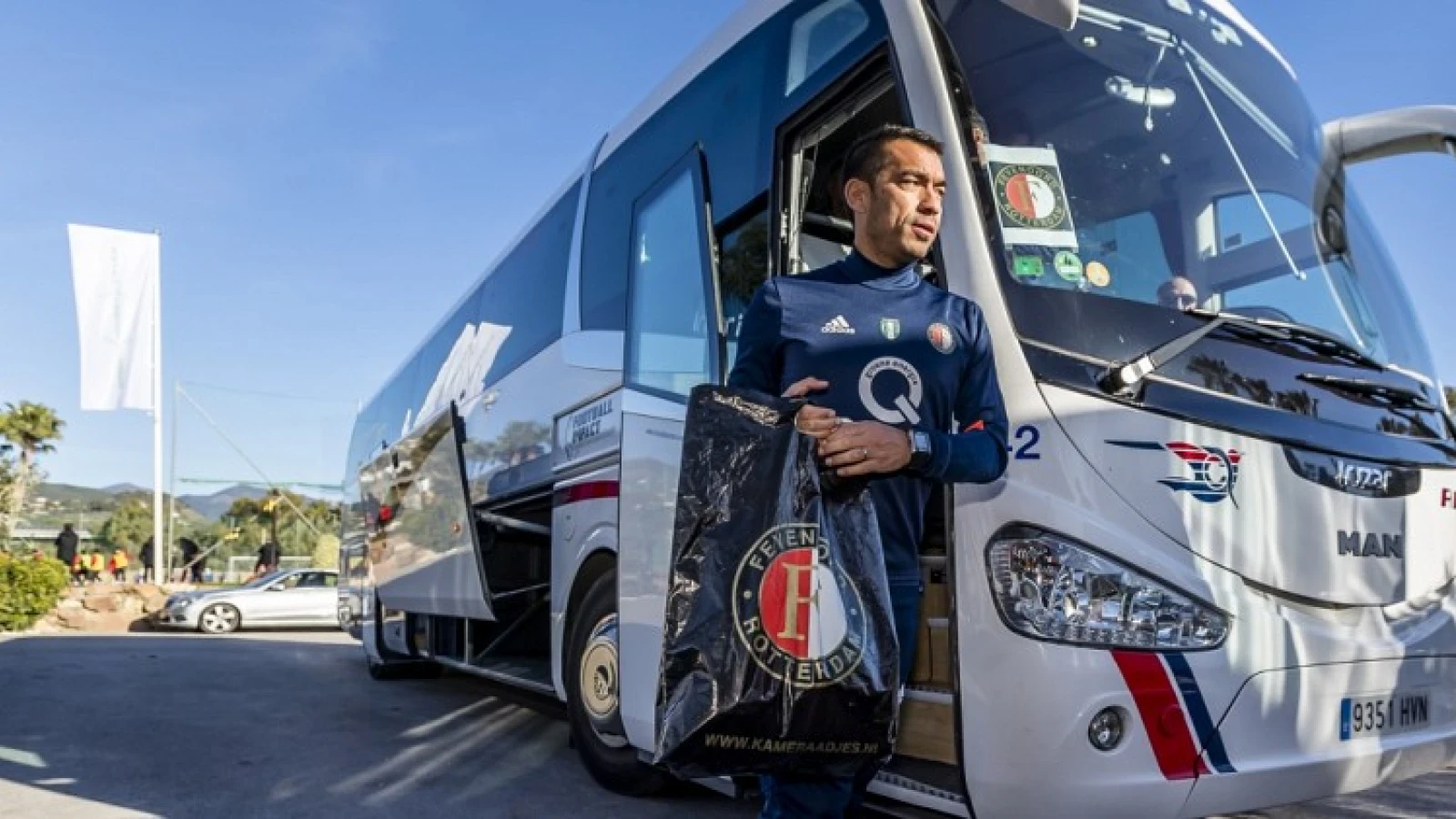 Van Bronckhorst: 'We zijn niet meer dan een achtervolger in de Eredivisie'