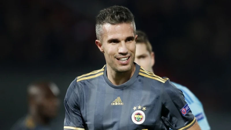 'Van Persie en Fenerbahçe definitief uit elkaar'