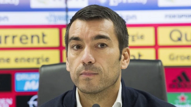 Van Bronckhorst afwezig op persconferentie