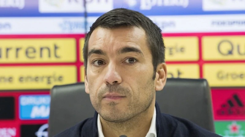 Van Bronckhorst heeft goed nieuws over Van Persie