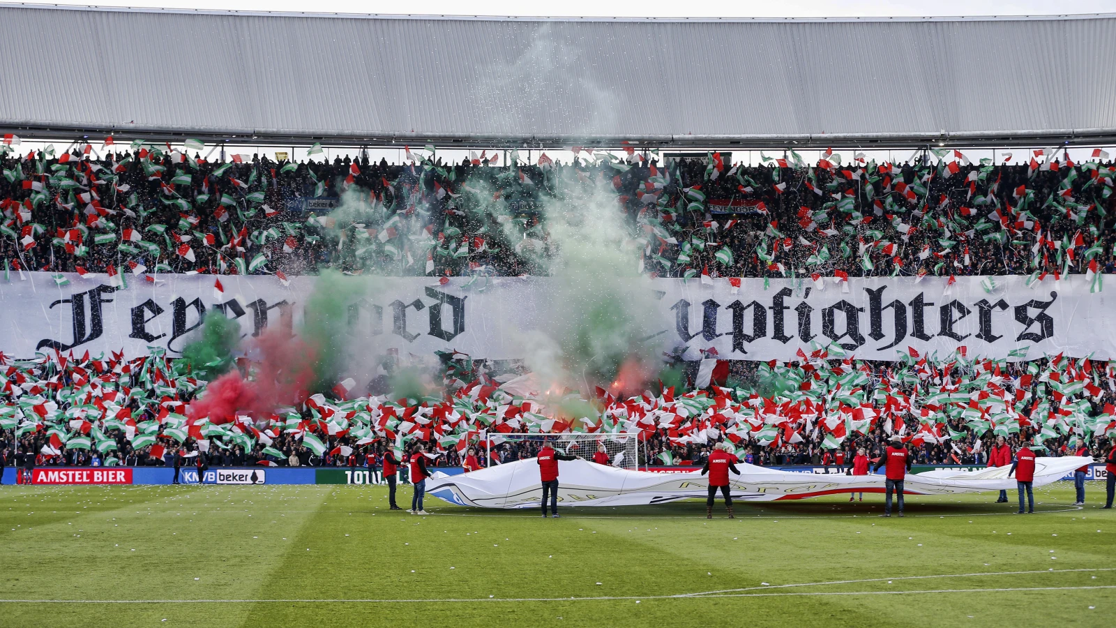 COLUMN | Gio, pak die beker en wees blij dat je volgend jaar ook hoofdtrainer bent van Feyenoord