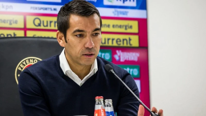 'Duel met PSV kan doorslaggevend zijn voor Van Bronckhorst'