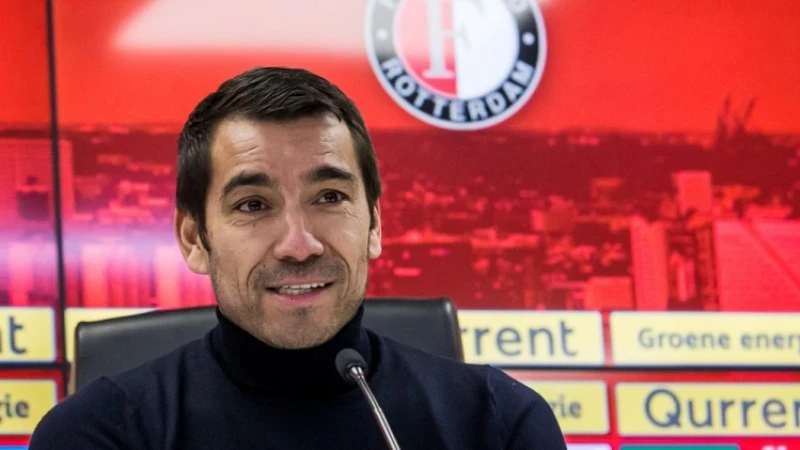 Van Bronckhorst staat voor bijzondere mijlpaal