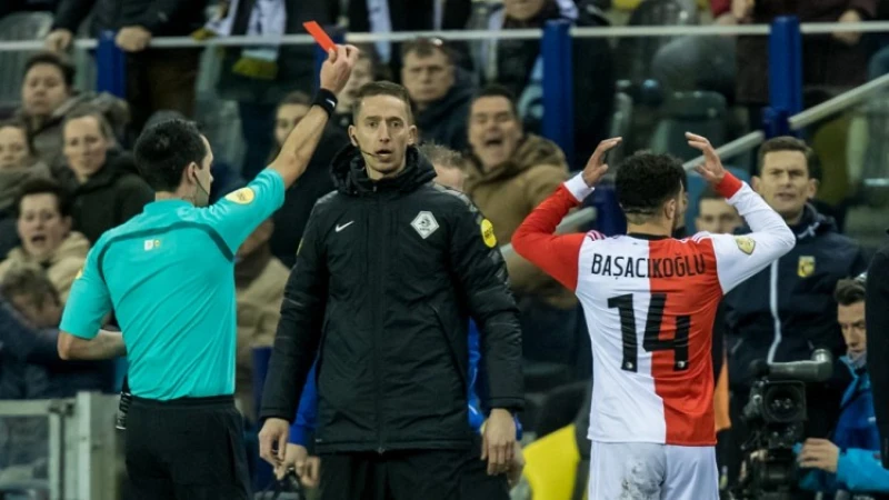 'Van Bronckhorst vandaag om tafel met Basaçikoglu'