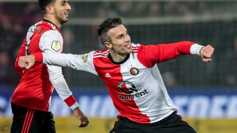 Van Bronckhorst over basisplaats Van Persie: 'Dat stemt mij positief'