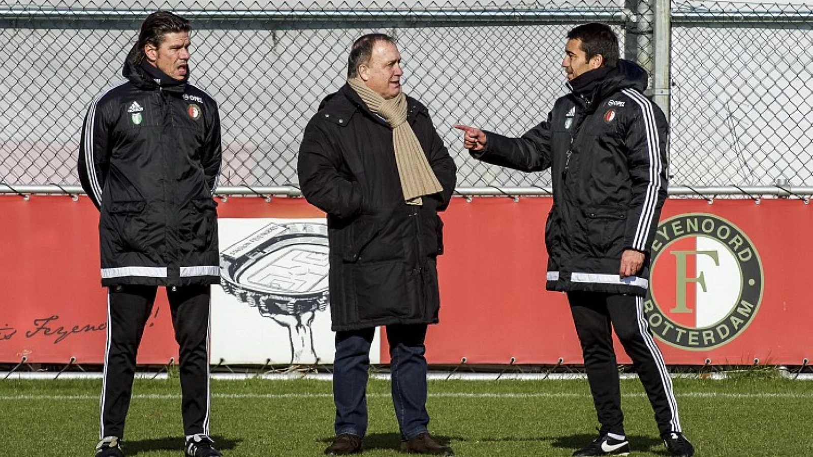 Van Bronckhorst: 'Ik bepaal hoe mijn staf er uit ziet'